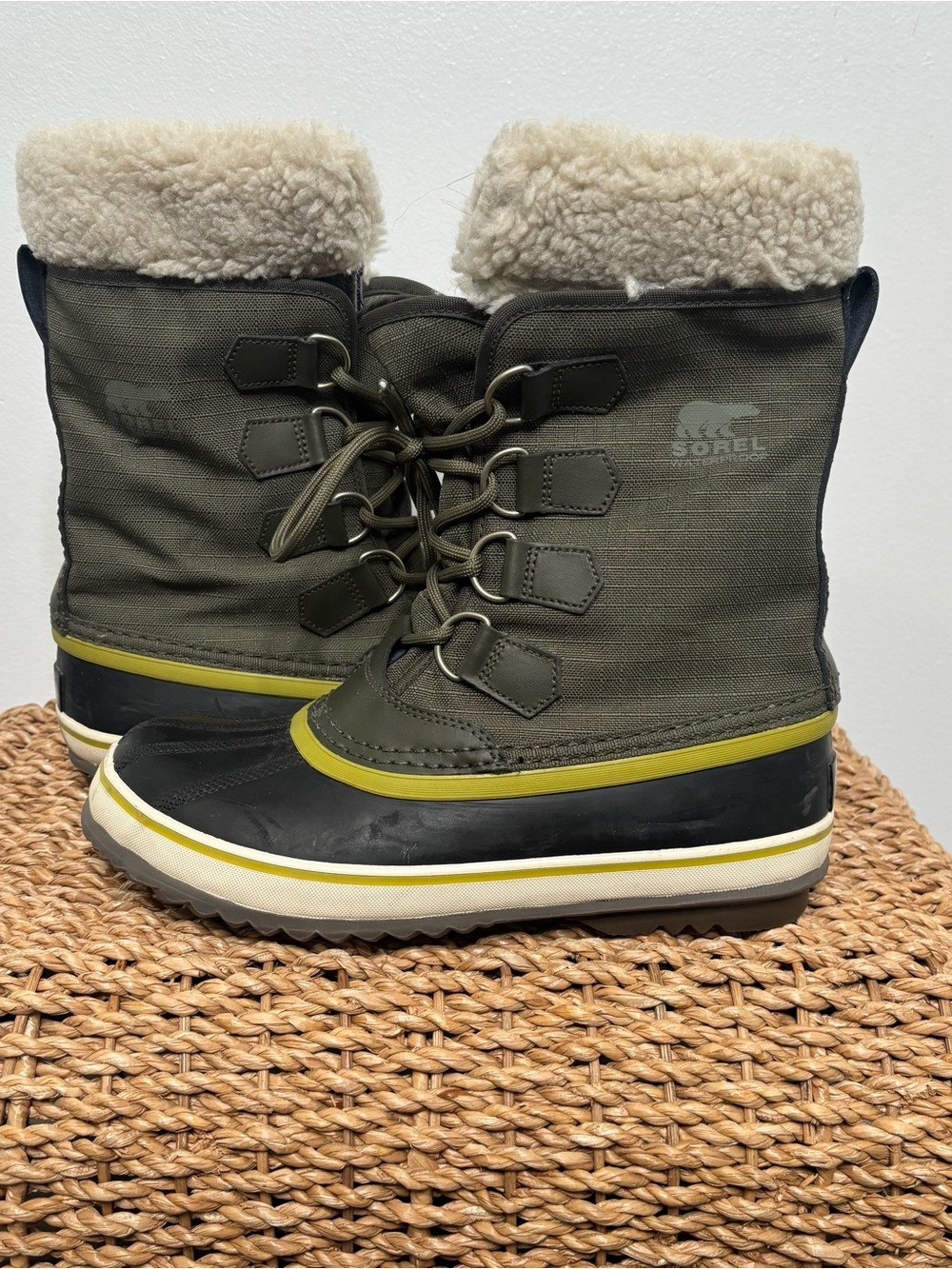 Sorel Winter Carnival Waterproof Green Boots Size 7